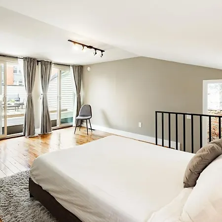 Lux Parkside Townhome - Free Parking - Walk To All